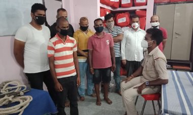 पलामू:- जुआ खेलते आठ जुआरियों को पुलिस ने किया गिरफ्तार