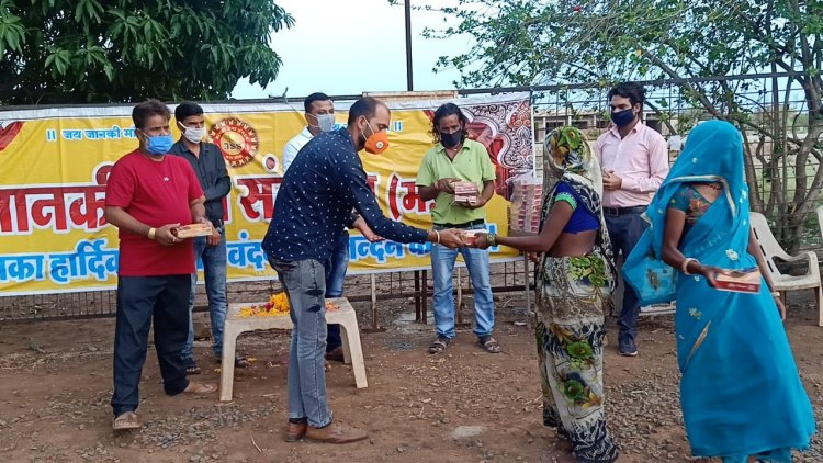 शिवपुरी में समाजसेवी बॉबी राजा ने इस तरह मनाया जन्मदिन