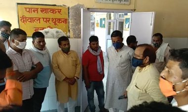भाजपा  जिलाध्यक्ष डा.आर ए वर्मा  पहुंचे  जिला -अस्पताल