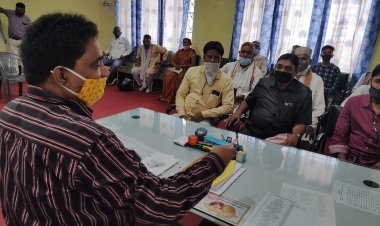वैक्सीनेशन जागरूकता के लिए अनुमंडल अधिकारी ने की बैठक