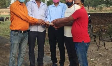 रेलवे कर्मचारियों ने आईसीयू वार्ड  के लिए दिया साठ हजार चार सौ बहत्तर रूपये का सहयोग