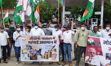 यूथ कांग्रेस डूंगरपुर ने केंद्र सरकार के खिलाफ किया  प्रदर्शन