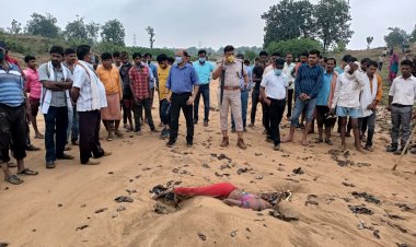 नदी के बाढ़ में बहे लोगों को देवसर एसडीएम  विकास सिंह,सरई थाना प्रभारी संतोष तिवारी व एसडीओपी देवसर प्रियंका पांडे ने NDRF टीम से भी किया तेज काम