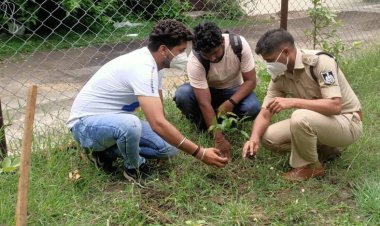 उमरिया:-पुलिस कप्तान विकास कुमार शाहवाल ने किया वृक्षारोपण