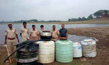 अवैध शराब के खिलाफ कुआं पुलिस ने की कार्यवाही,  4800 लीटर महुवा वाष नष्ट कर 50 लीटर देशी महुवा हथकड़ शराब एवं देशी महुवा शराब बनाने वाले उपकरणों को किया जब्त