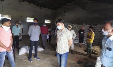 जिला कलेक्टर ओला ने किया सहकारी संस्थाओं का निरीक्षण