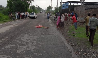 डम्पर ने मोटरसाइकिल सावर महिला को लिया अपने चपेट में,महिला की हुई दर्दनाक मौत,घटना सदर थाना क्षेत्र की