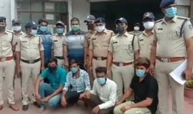 4 अरोपितो से पांच करोड़ की 44 कारे जब्त