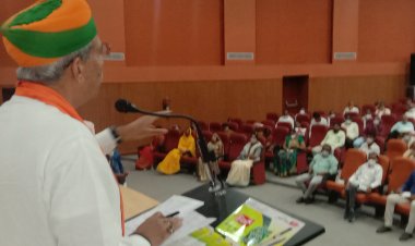 कांग्रेस ने राजस्थान में 2 मुख्यमंत्री मंत्री बनाए है  अशोक गहलोत और दूसरे सचिन पायलट और दोनों ही खेमे अलग-अलग बयानबाजी कर लड़ रहे है:मेघवाल