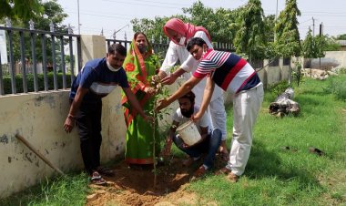 विधायक आवास से किया वृक्षारोपण अभियान का शुभारंभ