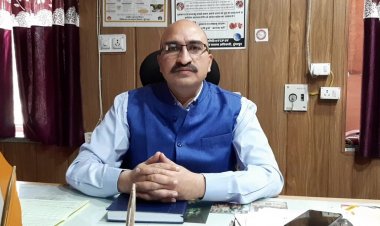 चार लाख से अधिक डोज जिले में हुए उपयोग वैक्सीन कोरोना से लडने के लिए उपयोगी है टीका जरूर लगाए- डॉ शर्मा