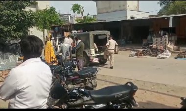 पंजाब  नेशनल बैंक मे गेट के बाहर नहीं थम रहा है लूट का किस्सा