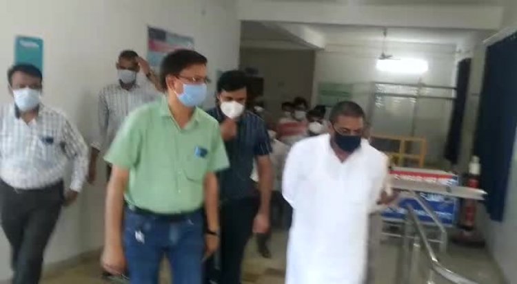 डूंगरपुर जिले के प्रभारी मंत्री राजेन्द्र यादव जिले के दौरे के दौरान आसपूर व साबला सामुदायिक स्वास्थ्य केंद्र का निरीक्षण किया 