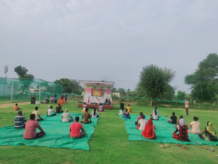 *तीन दिवसीय योग शिविर का शुभारंभ सांसद स्वामी सुमेधानन्द जी सरस्वती द्वारा हुआ*