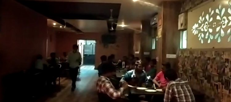 शहर में रात आठ बजे तक धड़ल्ले से संचलित हो रहे हैं बीयर बार , इलेक्ट्रॉनिक मीडिया कर्मी का रिश्तेदार होने से पुलिस भी बचती रही कार्यवाही करने से