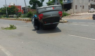 रोडवेज बस ने कार को मारी टक्कर, कार सड़क पर पलटी,किसी के भी घायल हो ने की सूचना नहीं