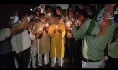 देवास नेमावर में हुए हत्याकांड के विरोध में युवा कांग्रेस सिंगरौली ने कैंडल मार्च निकालकर सीबीआई जांच की की मांग