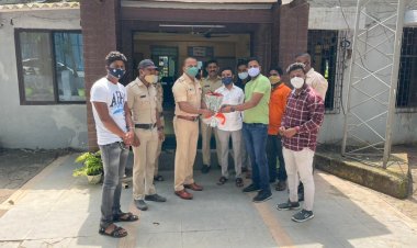 तुर्भे एम,आय,डी, सी पोलीस स्टेशन मध्ये पोलीस कर्मचाऱ्याना रेनकोट वाटप.