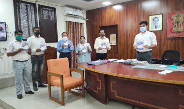 वार्षिक पत्रिका ‘‘डंूगरपुर जिला एक दृष्टि में 2021‘‘ का विमोचन