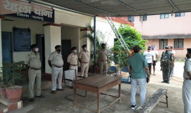 पलामू एसपी ने विभिन्न थानों का किया निरीक्षण