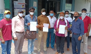 डूंगरपुर वाल्मीकि समाज ने जिला कलेक्टर को राज्यपाल  के नाम सौपा ज्ञापन