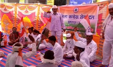बढ़ते गैस पेट्रोल व डीजल के दामो के विरोध में कांग्रेस सेवा दल ने किया प्रदर्शन, सौंपा ज्ञापन