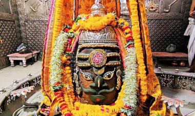 महाकाल मन्दिर से जुड़ी हुई कहानियां टूरिस्टों को बतायेंगे तो वे उज्जैन से अच्छा अनुभव लेकर जायेंगे, कलेक्टर ने महाकालेश्वर मन्दिर के लिये चयनित 50 गाईड्स से चर्चा की