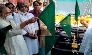 कठूमर व खेडली सीएचसी मे करीब 16 लाख रू की लागत वाली एम्बुलेंस का लोकार्पण किया