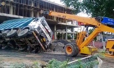 ट्रोला पलटने से एक बहुत बड़ा हादसा होने से बचा