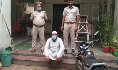 थाना अधिकारी रविंद्र सिंह ने बाइक चोर को धर दबोचा
