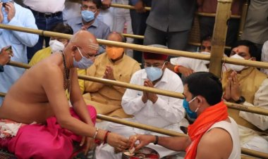 कर्नाटक के राज्यपाल श्री थावर चंद गहलोत ने भगवान महाकालेश्वर के दर्शन किए