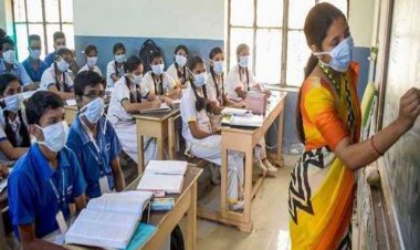 राज्य सरकार द्वारा सोमवार 26 जुलाई से राज्य के स्कूलों में 9 से 11 कक्षाओं के लिए ऑफ़लाइन शिक्षा शुरू करने का निर्णय