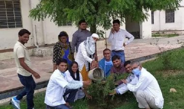 चिकित्सा कर्मियों ने पौधारोपण कर पर्यावरण बचाने का दिया संदेश