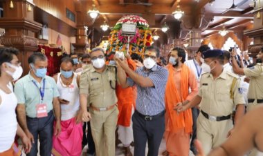 अवंतिकानाथ राजाधिराज भगवान श्री महाकाल राजसी ठाट-बाट के साथ नगर भ्रमण पर निकले, भगवान महाकाल ने भक्तों को श्री मनमहेश के रूप में दिये दर्शन