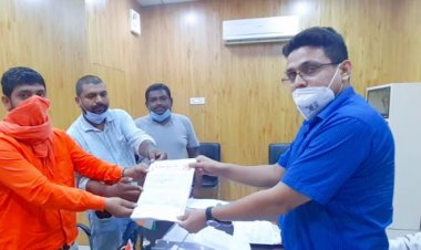 शिवसेना ने ग्राम मुठीगवा कला के रास्ते की समस्या को लेकर अपर कलेक्टर से की मुलाकात
