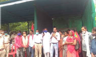 भारतीय कम्युनिस्ट पार्टी के तत्वाधान में ऊर्जांचल विस्थापित कामगार यूनियन द्वारा सिंगरौली के बेरोजगार युवाओं को नौकरी दिलाने  हेतु एनसीएल गोरवी सीजीएम गेट पर अनिश्चितकालीन धरना प्रदर्शन आज पहला दिन जारी