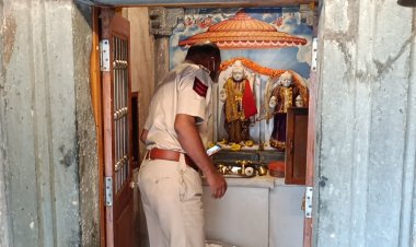 शहर के उदयविलास क्षेत्र में 3 प्राचीन मंदिरों को चोरों ने बनाया निशाना।करीब डेढ़ लाख से ज्यादा की ज्वैलरी और नगद राशि चोर लेकर हुए फरार।