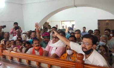 महंगाई और बढ़ते हुए अपराधों को लेकर अध्यक्ष राहुल दीक्षित ने तहसीलदार को सौंपा ज्ञापन