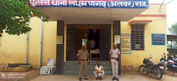 पुलिस महानिदेशक जयपुर रेंज के आदेश पर आस मोहम्मद उर्फ आशु को थाना अधिकारी अजीतसिंह ने किया गिरफ्तार