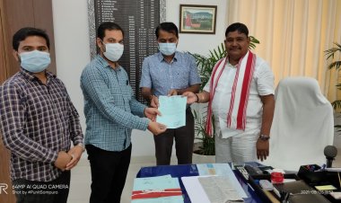 सभापति और आयुक्त ने किया ट्रेड लाइसेंस का किया वितरण