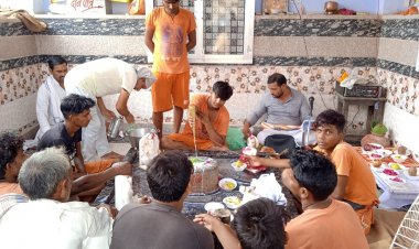 गुरु कपास रेस्टोरेंट पर हर वर्ष की भांति इस वर्ष भी कावड़ लाने वाले शिव भक्तों को दी भोजन प्रसादी