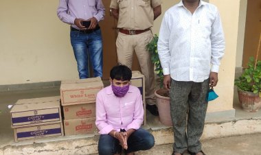 अवैध शराब के खिलाफ रामसागड़ा थाने की कार्यवाही, 7 पेटी अवैध अंग्रेजी शराब की जब्त, एक आरोपी किया गिरफ्तार