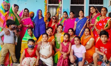महिलाओं ने सावन के गीत गाकर डीजे पर सुमन दीक्षित की टीम ने जमकर डांस किया