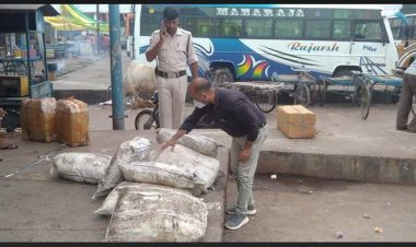 बैंढ़न बस स्टैंड में फूड इंस्पेक्टर ने 8 बोरी खोवे की खेप व 3 पेटी क्रीम बरामद