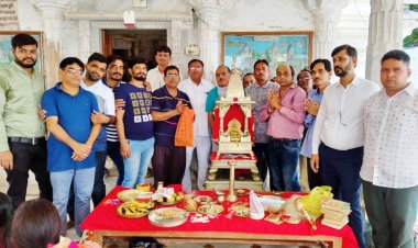 मंंदिर स्थल पर गूंंजे नेेमिनाथ के जयकारे पूजा अर्चना के बाद शाम को हुई भक्ति,दिन भर चले विविध कार्यक्रम