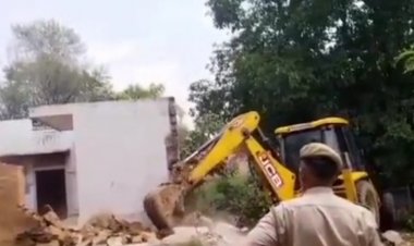 पुलिस प्रशासन के सहयोग से अवैध रूप से अतिक्रमण को हटाया