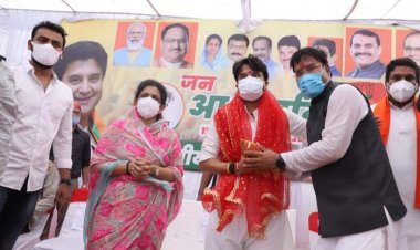 भाजपा जिला कार्यालय पर ज्योतिरादित्य सिंधिया का भव्य स्वागत