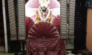 जगन्नाथ मंदिर में हिंडोले महोत्सव के तहत एकदाशी पर झूला झूलते हुए जगन्नाथ महाप्रभु