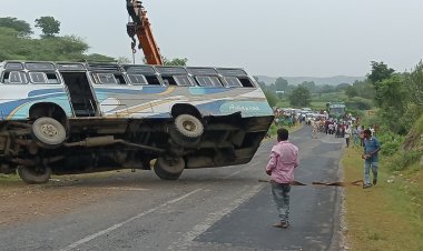 यात्रियों से भरी एक निजी बस पलटी, 6 से अधिक यात्री हुए घायल