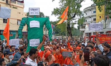 संत समाज के नेतृत्व में पाकिस्तान का   पुतला जलाया गया